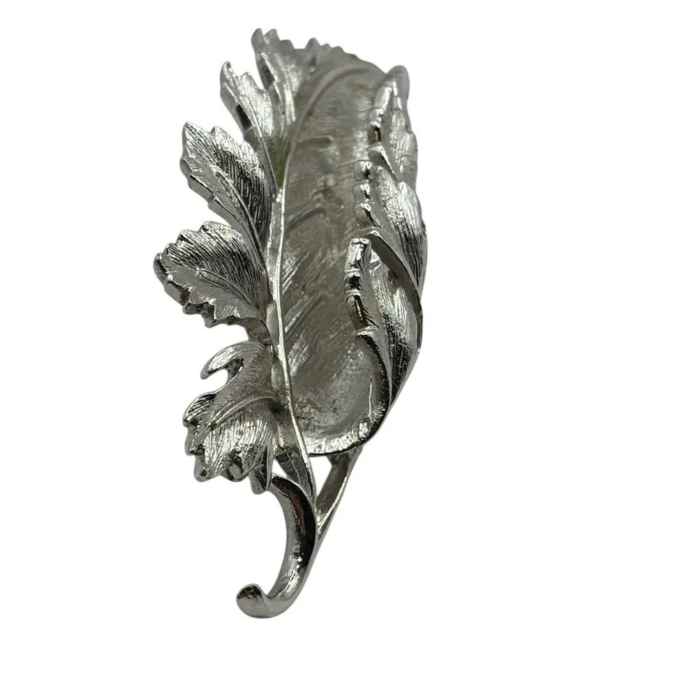 Coro Pegasus Leaf‎ Brooch Silver Tone Textured  Curled Vintage Nature 3D Brushed